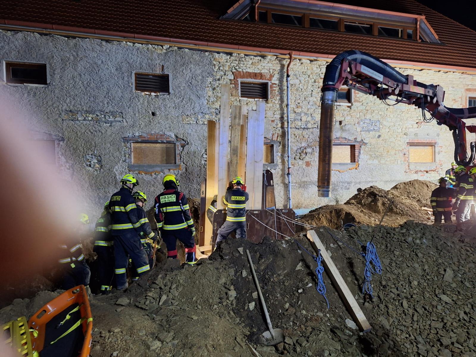 021. Záchrana dělníka..jpeg