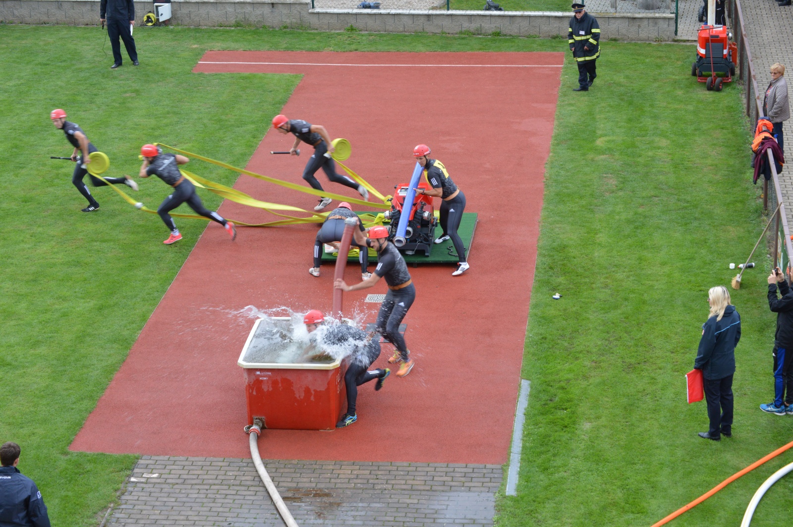 022 - soutěžní pokus.jpg
