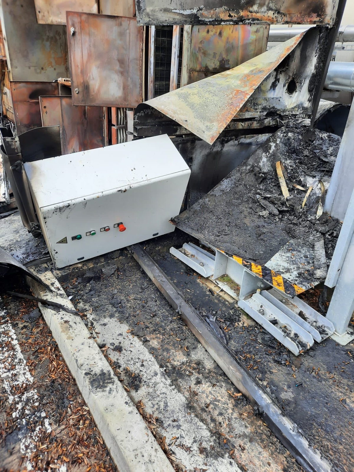 023-Požár technologického zařízení v průmyslovém areálu v Kouřimi na Kolínsku.jpeg