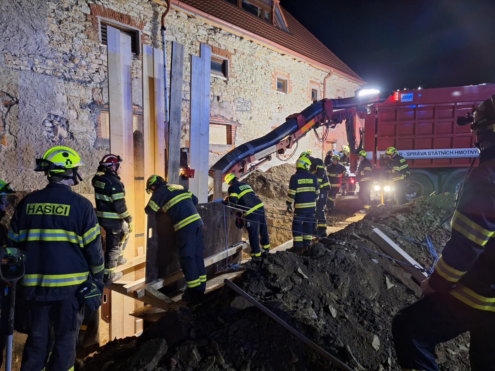 023. Záchrana dělníka..jpeg