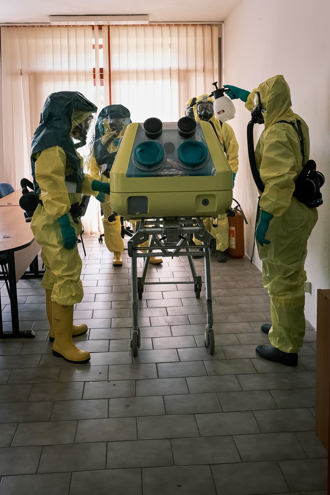 025-Cvičení složek IZS v Mělníku zaměřené na výskyt závažné infekční nemoci.jpg