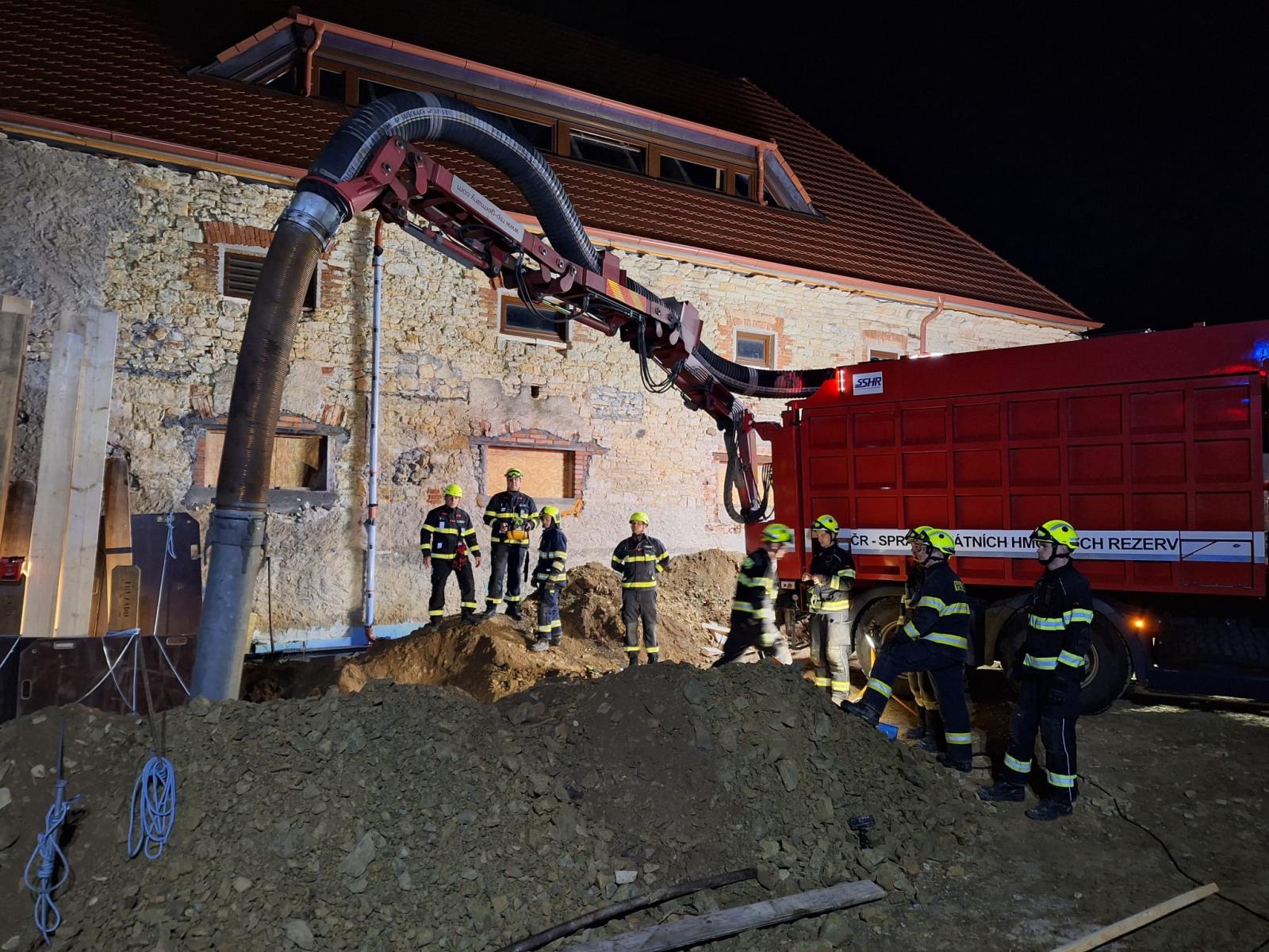 025. Záchrana dělníka..jpeg