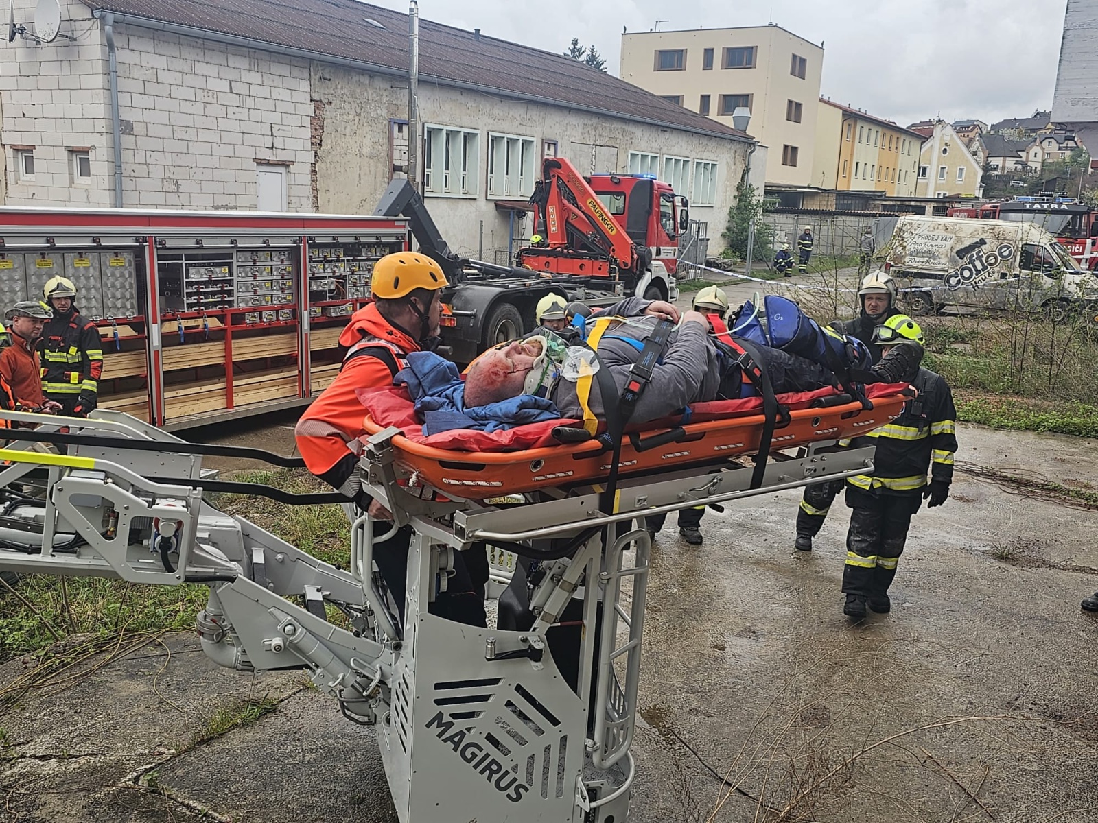 028-Taktické cvičení složek IZS na Berounsku zaměřené na záchranu osob po destrukci objektu.jpg
