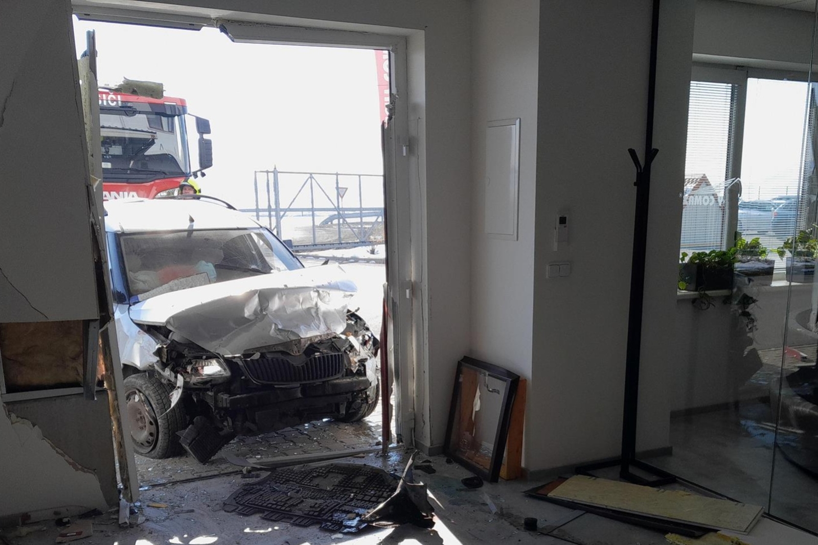 029-Auto ve stavební firmě.jpg