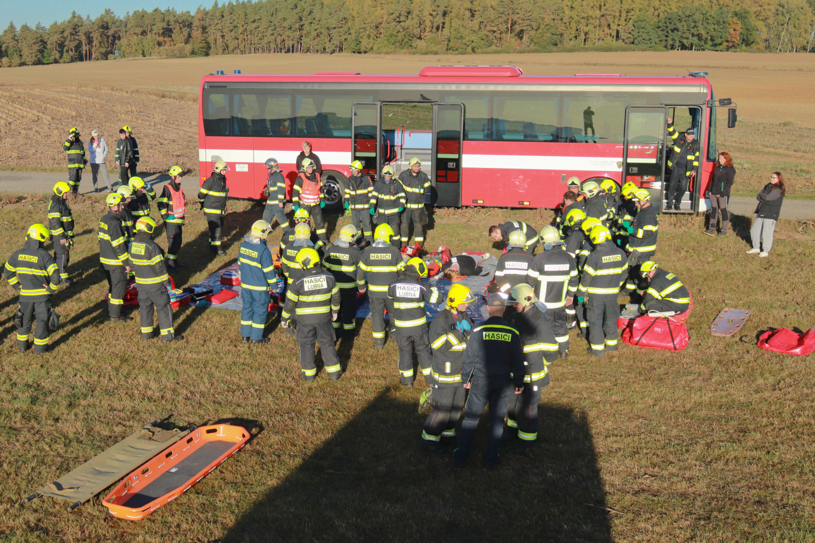 031-Prověřovací cvičení zaměřené na pád letadla na rakovnickém letišti.jpg