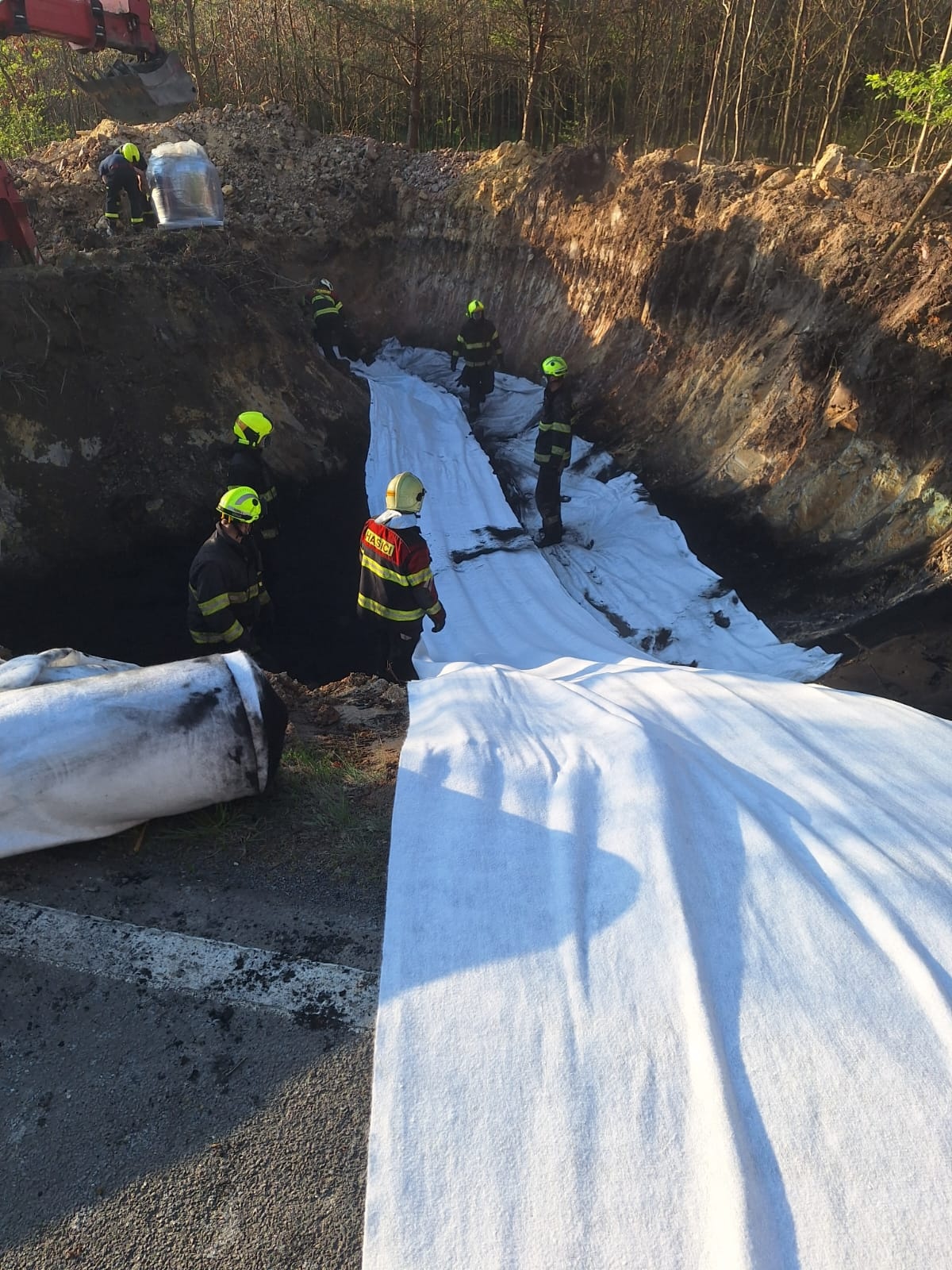 038-požár skládky Rynholec.jpg