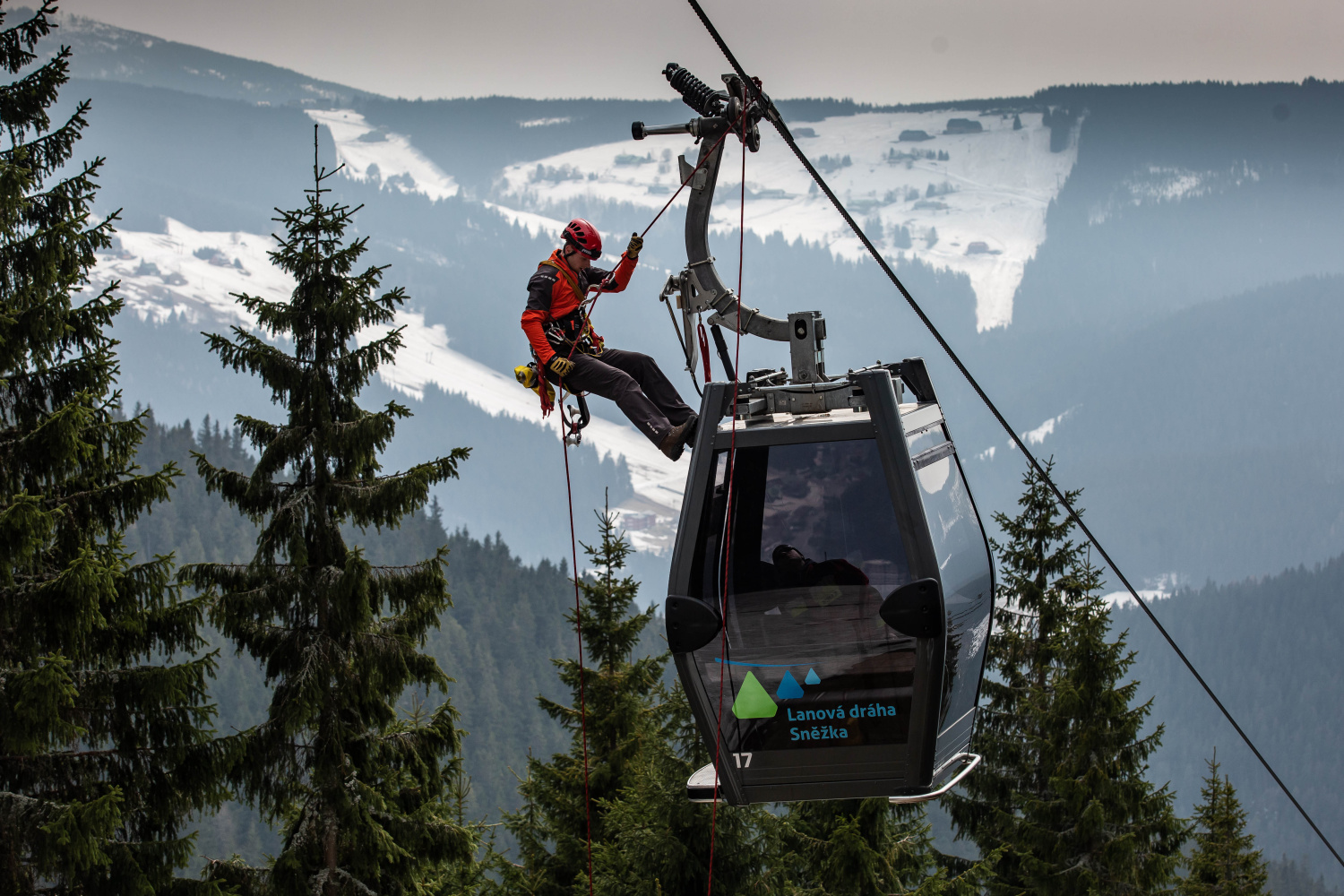 04102019 Výcvik lanovka Sněžka - ČR-PL (1).jpg