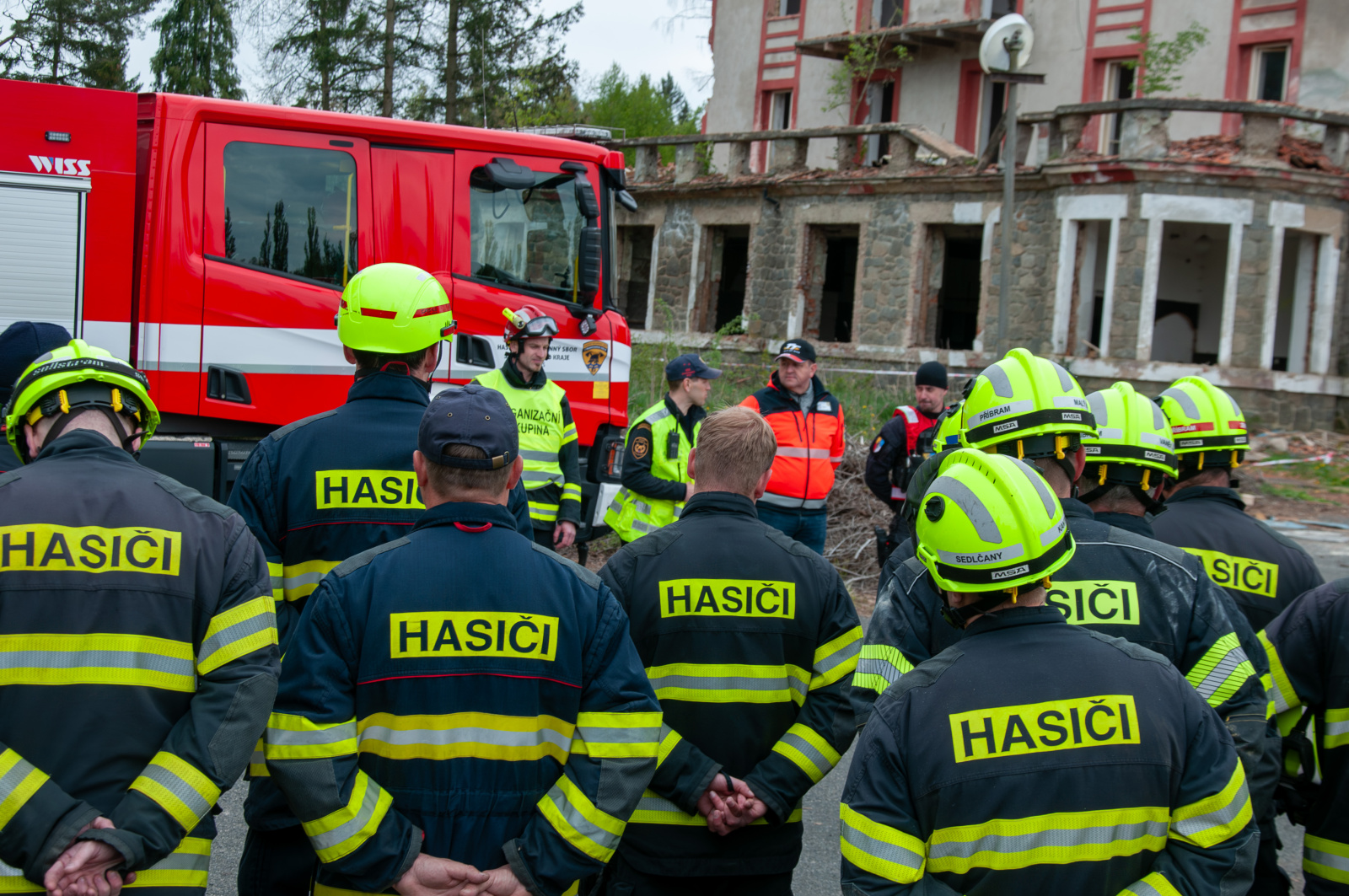 049-Cvičení složek IZS zaměřené na záchranu osob po destrukci objektu.jpg