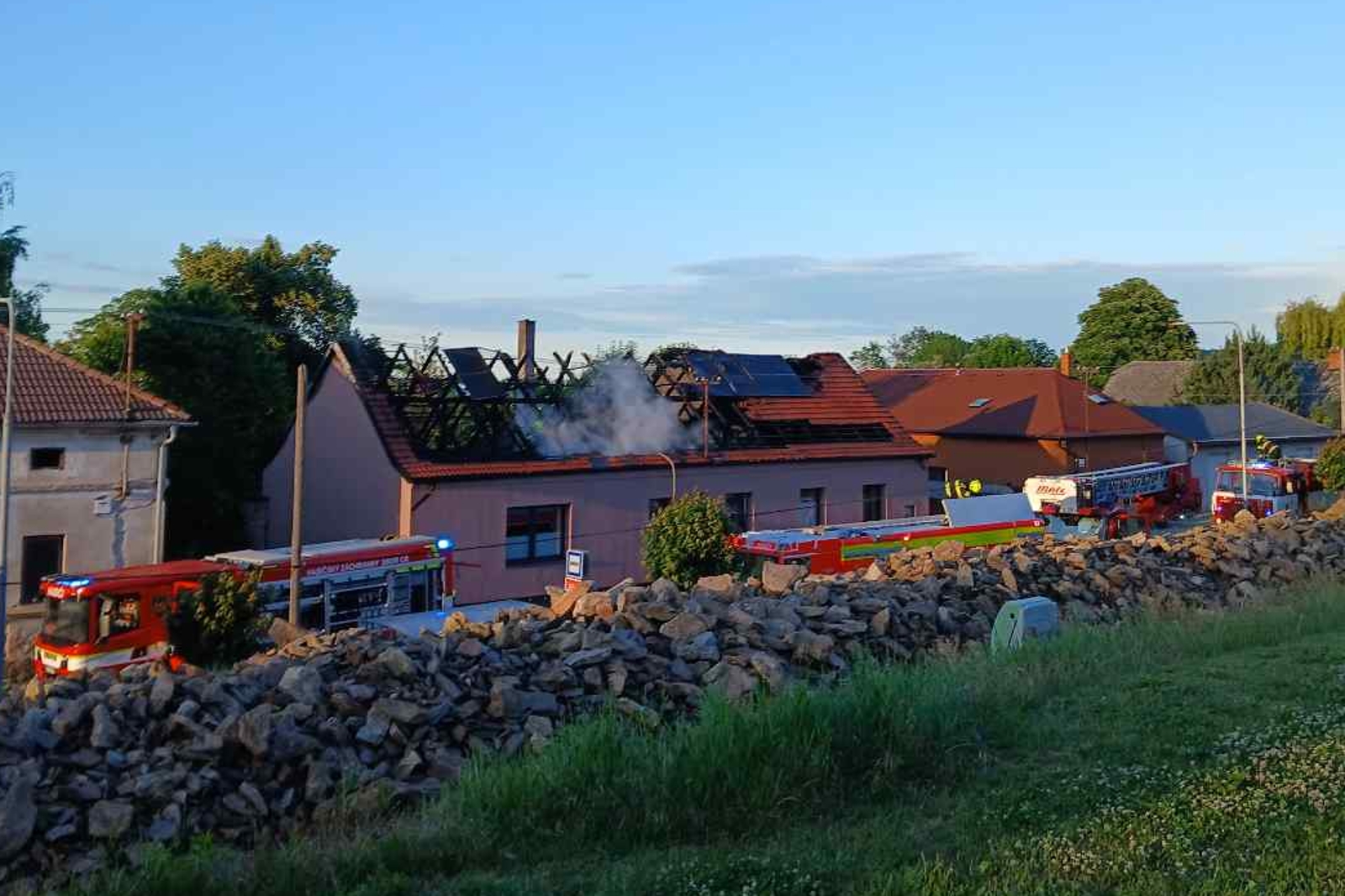 050626-Požár rodinného domu v obci Hořany na Kutnohorsku.jpg