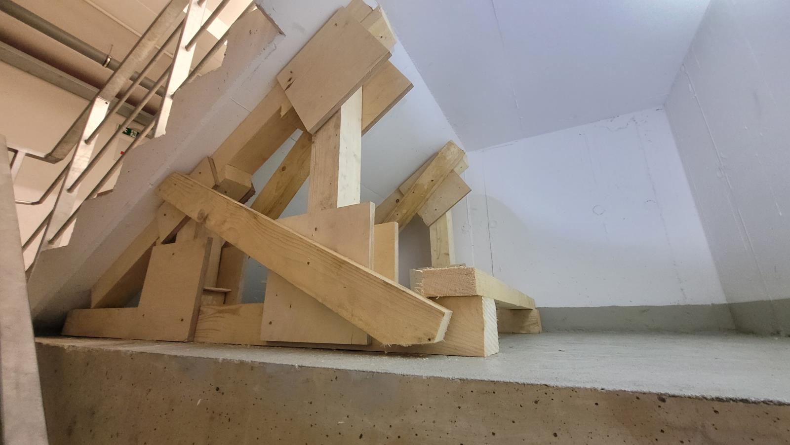 Šikmá podpěra - svislá