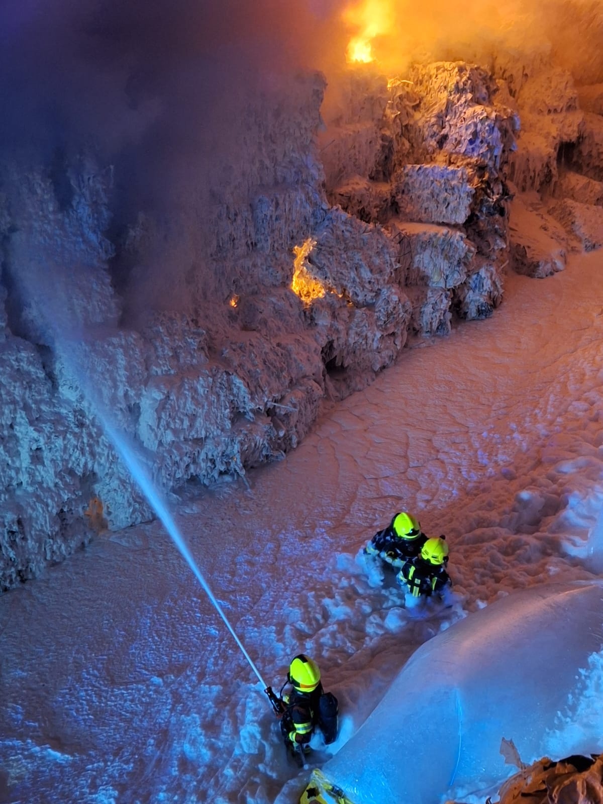 Zabránění šíření požáru pomocí střední a těžké pěny