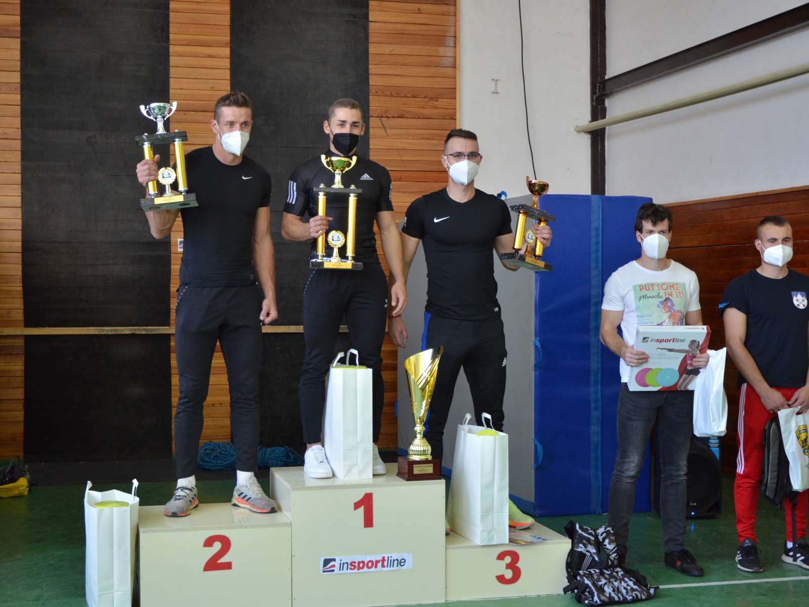 090 - stupně vítězů - muži.JPG