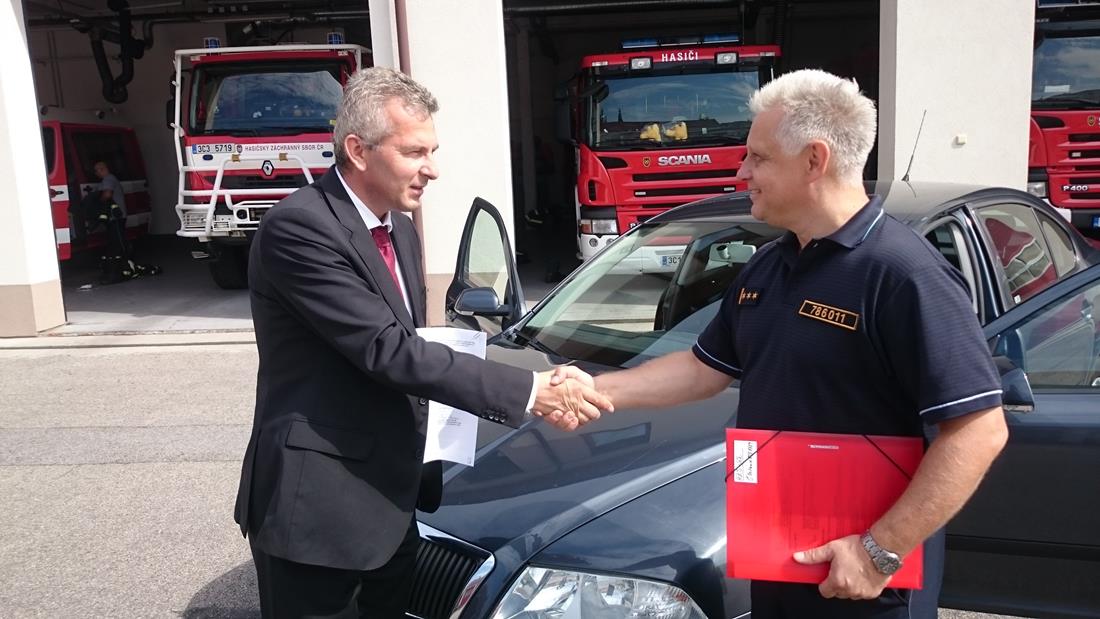 1 ČEZ obdaroval HZS JčK - 21. 8. 2015 (2).JPG