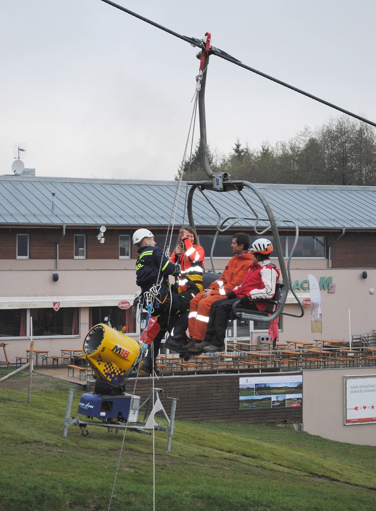 1 Cvičení lezecké skupiny HZS JčK ÚO Tábor, Monínec - 12. 11. 2014 (20).JPG
