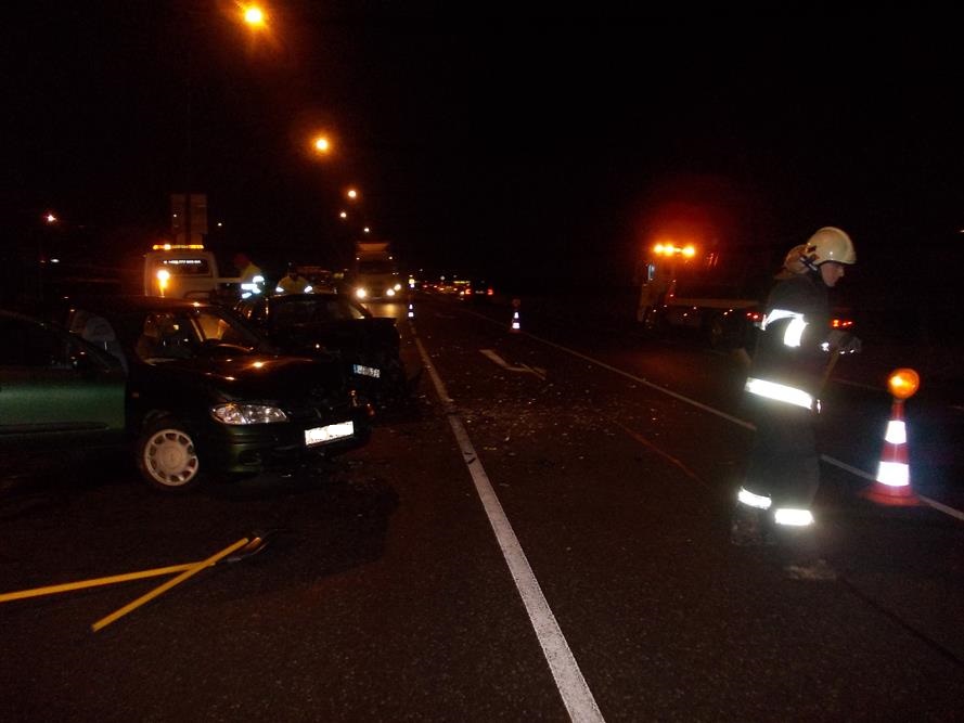 1 Dopravní nehoda 2 OA, Sezimovo Ústí - 12. 2. 2015 (1).jpg