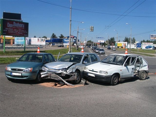 1 Dopravní nehoda 3 OA, České Budějovice - 17. 8. 2013 (1).jpg