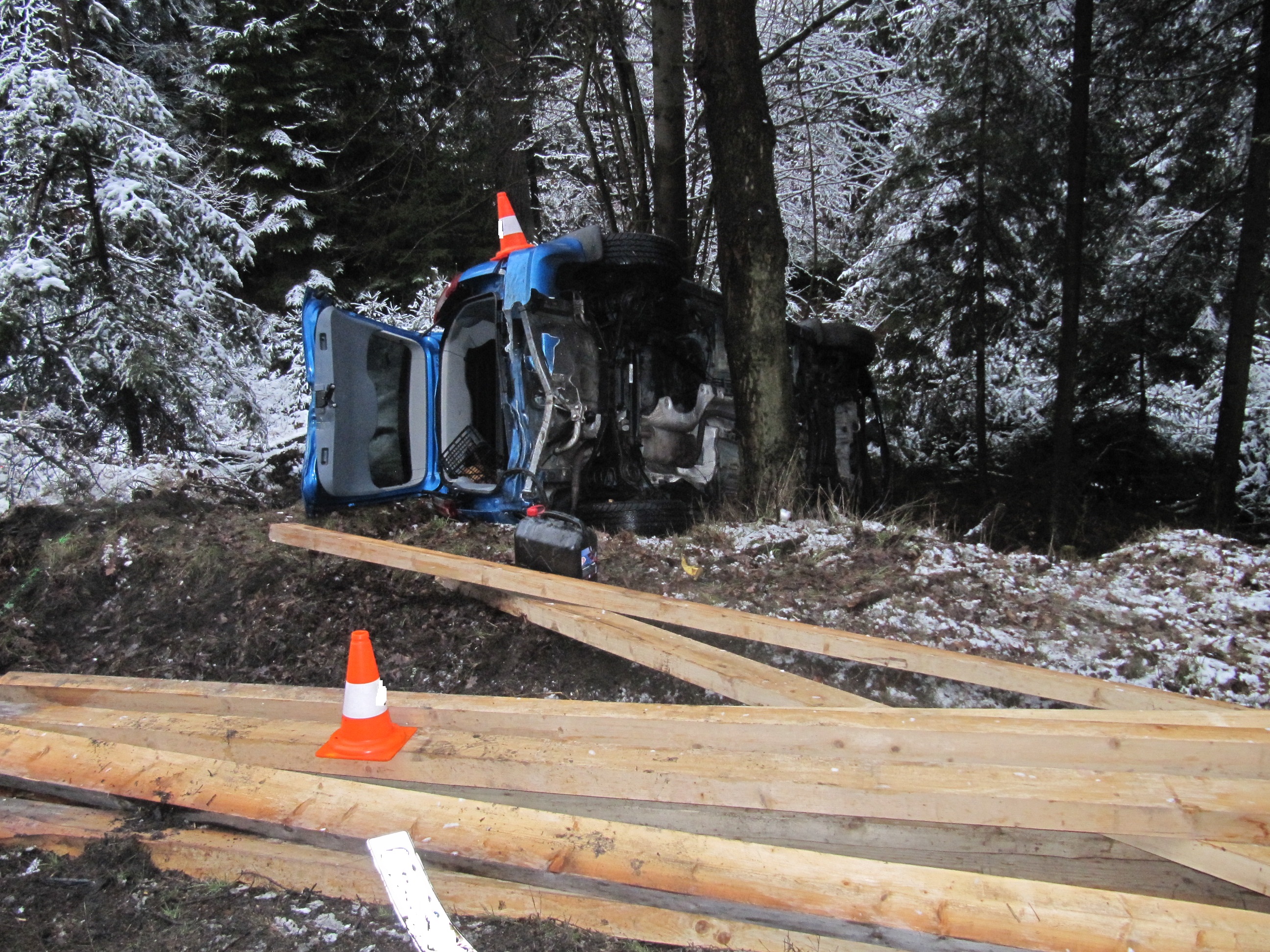 1 Dopravní nehoda 3 OA, Nažidla - 22. 1. 2014 (3).JPG