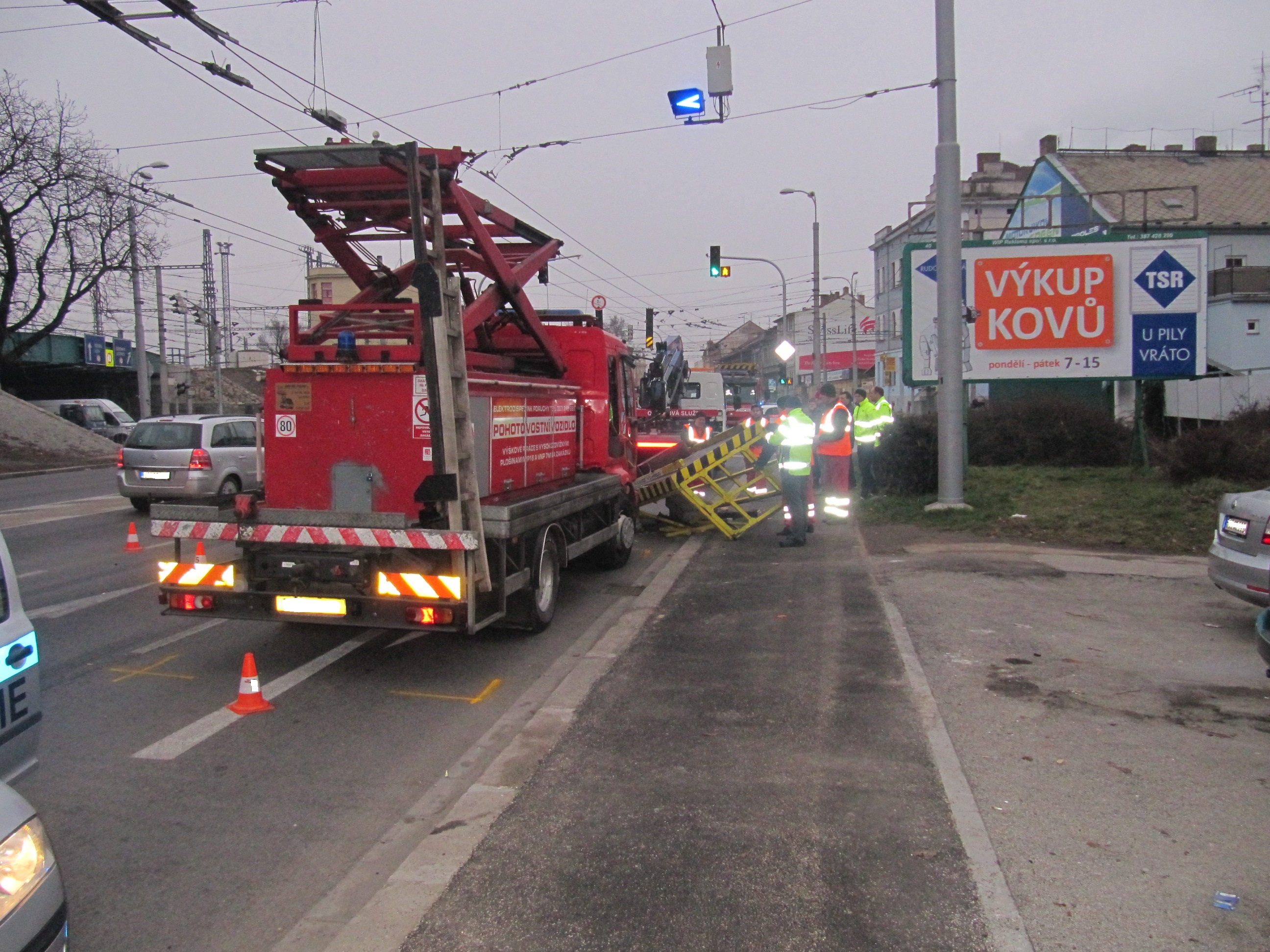 1 Dopravní nehoda NA a plošiny, České Budějovice - 26. 2. 2014 (3).JPG