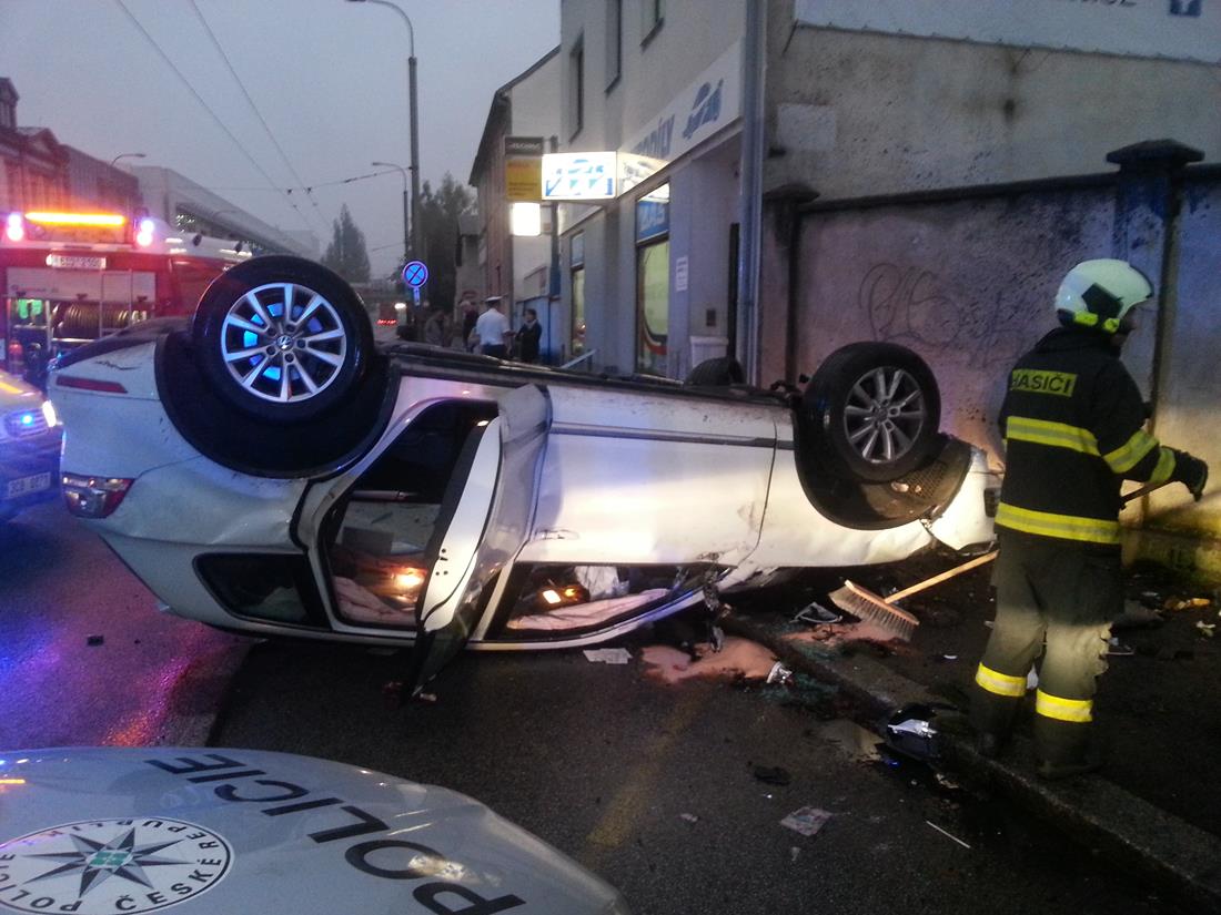 1 Dopravní nehoda OA, České Budějovice - 15. 10. 2015 (1).jpg