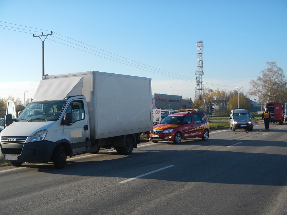 1 Dopravní nehoda OA a NA, České Budějovice - 4. 11. 2014 (3).jpg