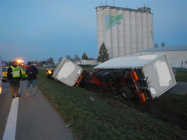 1 Dopravní nehoda OA a NA, Dynín - 22. 10. 2013 (2).jpg