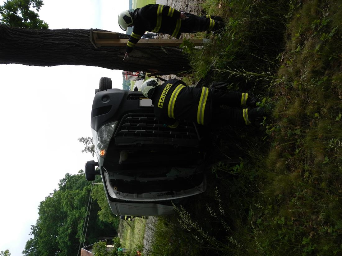 1 Dopravní nehoda dodávky, Nová Ves - 10. 6. 2015 (1).jpg