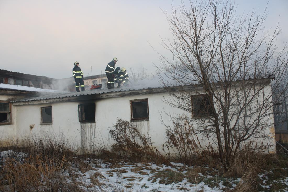 1 Požár prasečáku, Lišov - 26. 1. 2016 (1).JPG