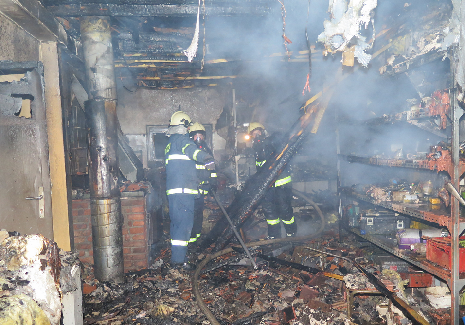 1 Požár stodoly, Radobytce - 20. 12. 2014 (4).png