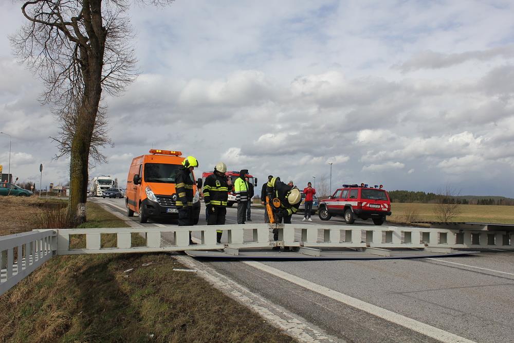 1 Spadlá brána, Dolní Dvořiště - 31. 3. 2015 (2).JPG