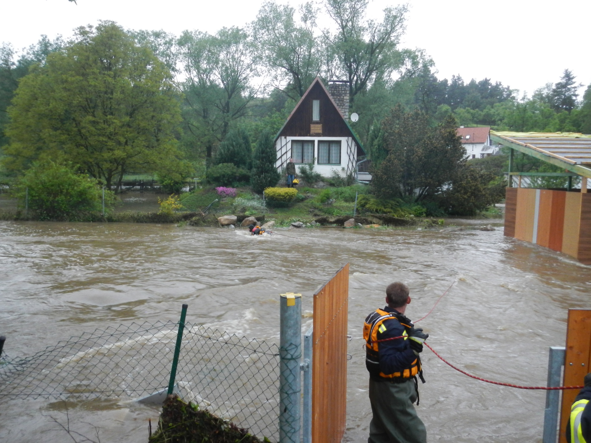 1 Záchrana osoby z chatky, Český Krumlov - 2. 6. 2013 (1).JPG