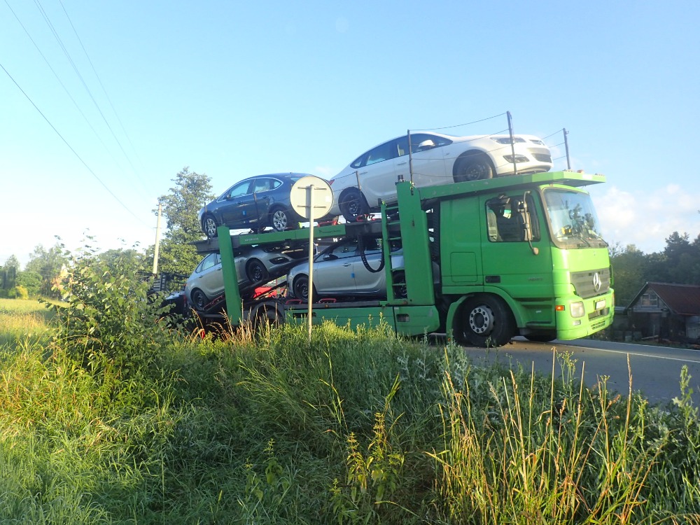 1 nehodaKamionBisonDemagOldrichovice1.JPG