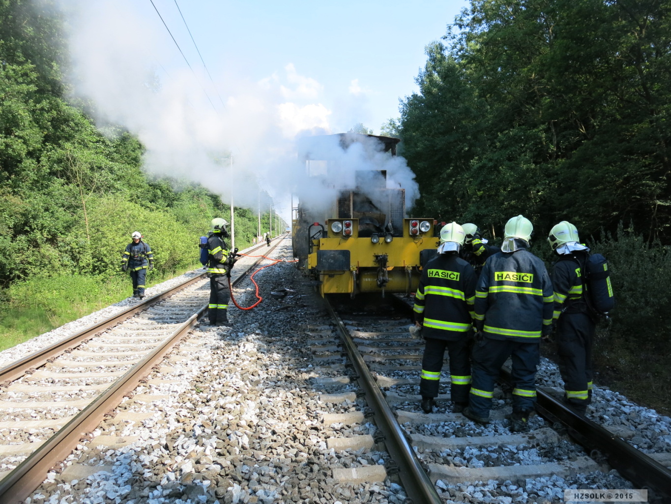 10 1-7-2015 Požár kolejového vozidla - Střeň (2).JPG