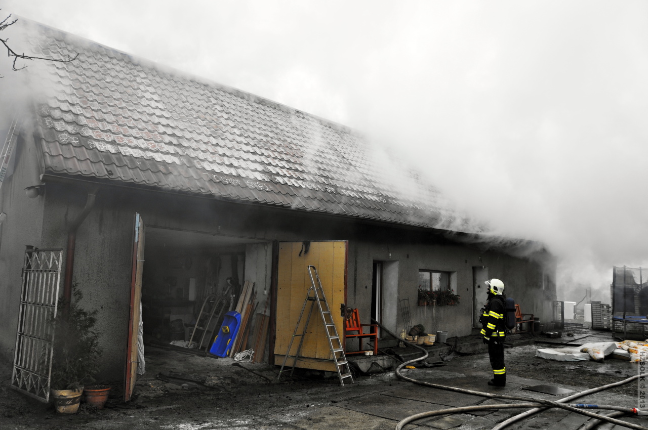 10 11-2-2013 Požár 2 RD - Líšnice - Šumpersko (18).JPG