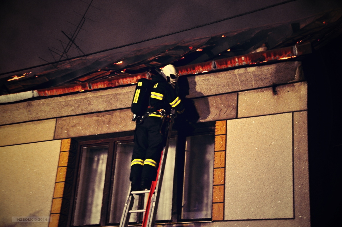 10 6-2-2014 Požár RD Klopotovice - střecha objektu (18).JPG