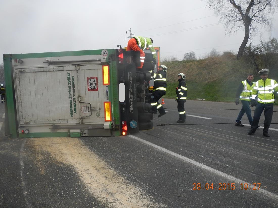 10 Dopravní nehoda NA, Dolní Hořice -  28. 4. 2015 (11).jpg