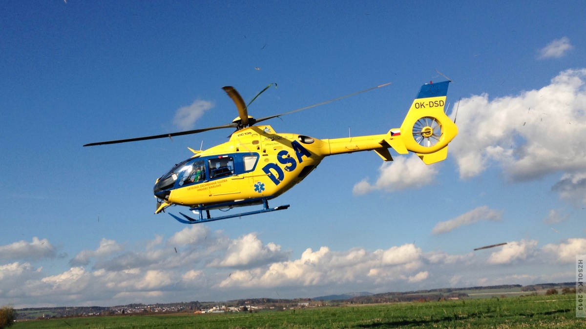 10 Nehoda osobního auta Milovice u Hořic pomoc HZS OLK  (18).JPG