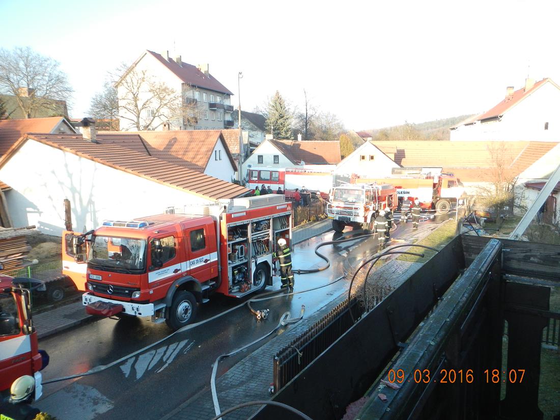 10 Požár střechy, Besednice - 9. 3. 2016 (10).JPG