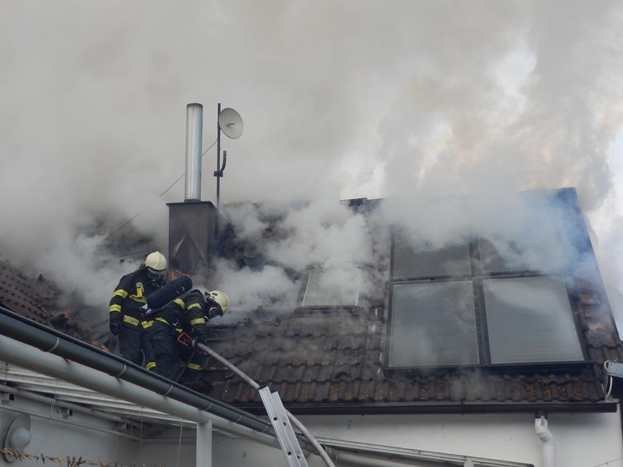 10 Požár střechy, Jindřichův Hradec - 5. 3. 2015 (5).JPG