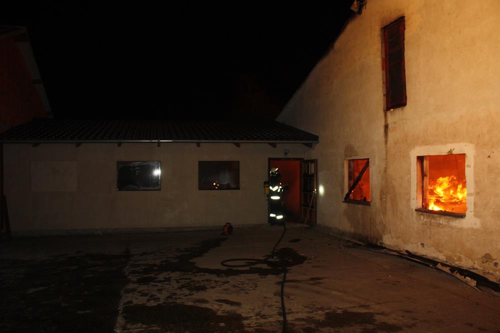 10 Požár truhlárny, Haklovy Dvory - 6. 2. 2015 (5).JPG