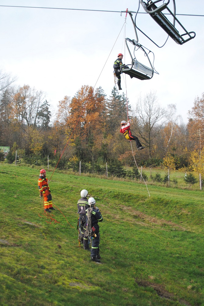 11 Cvičení lezecké skupiny HZS JčK ÚO Tábor, Monínec - 12. 11. 2014 (10).JPG
