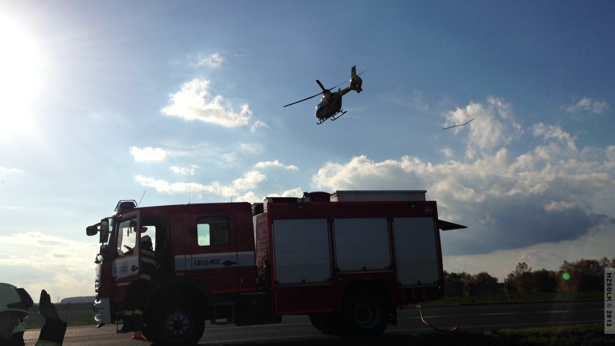 11 Nehoda osobního auta Milovice u Hořic pomoc HZS OLK  (19).JPG