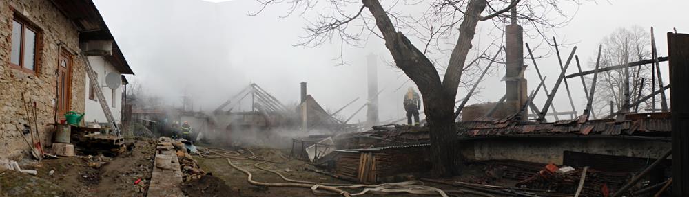 11 Požár domu, Horní Nakvasovice - 22. 3. 2015 (11).jpg