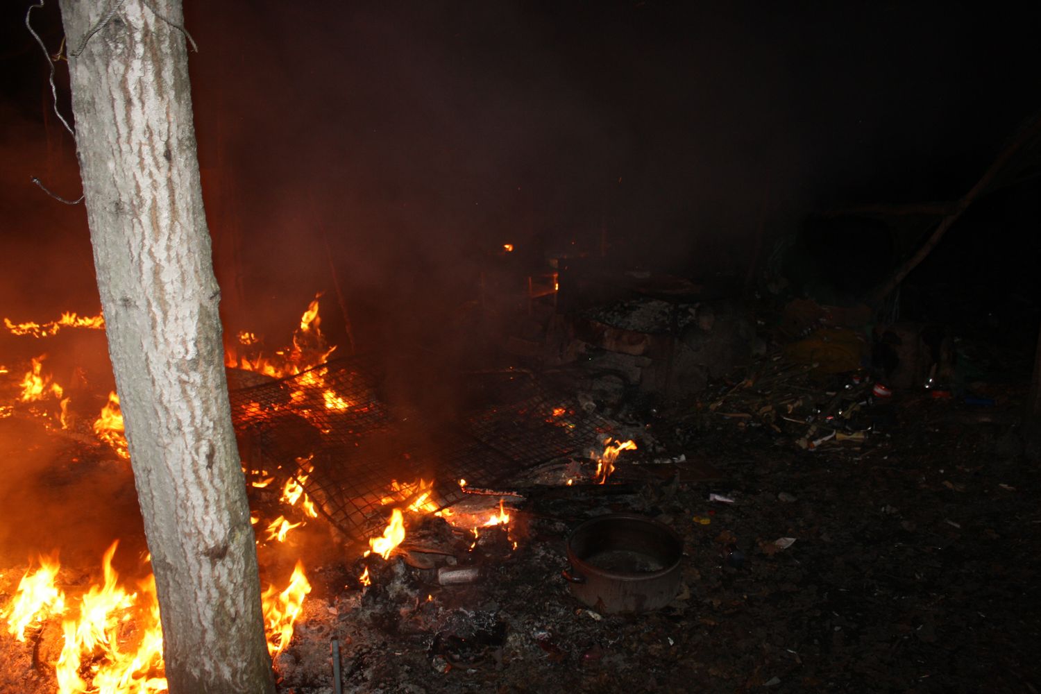 11 Požár ležení bezdomovců, České Budějovice (6).jpg