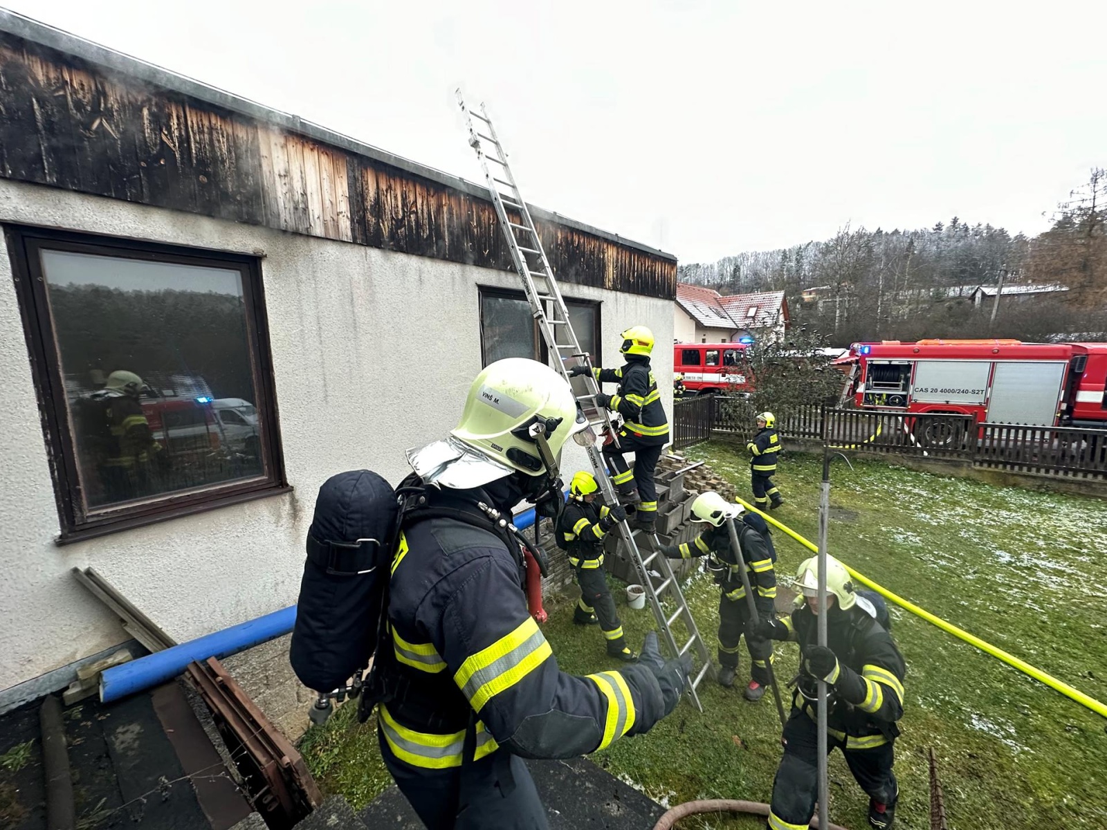 111224-Požár rodinného domu v obci Mnichovice v okrese Praha-východ.jpg