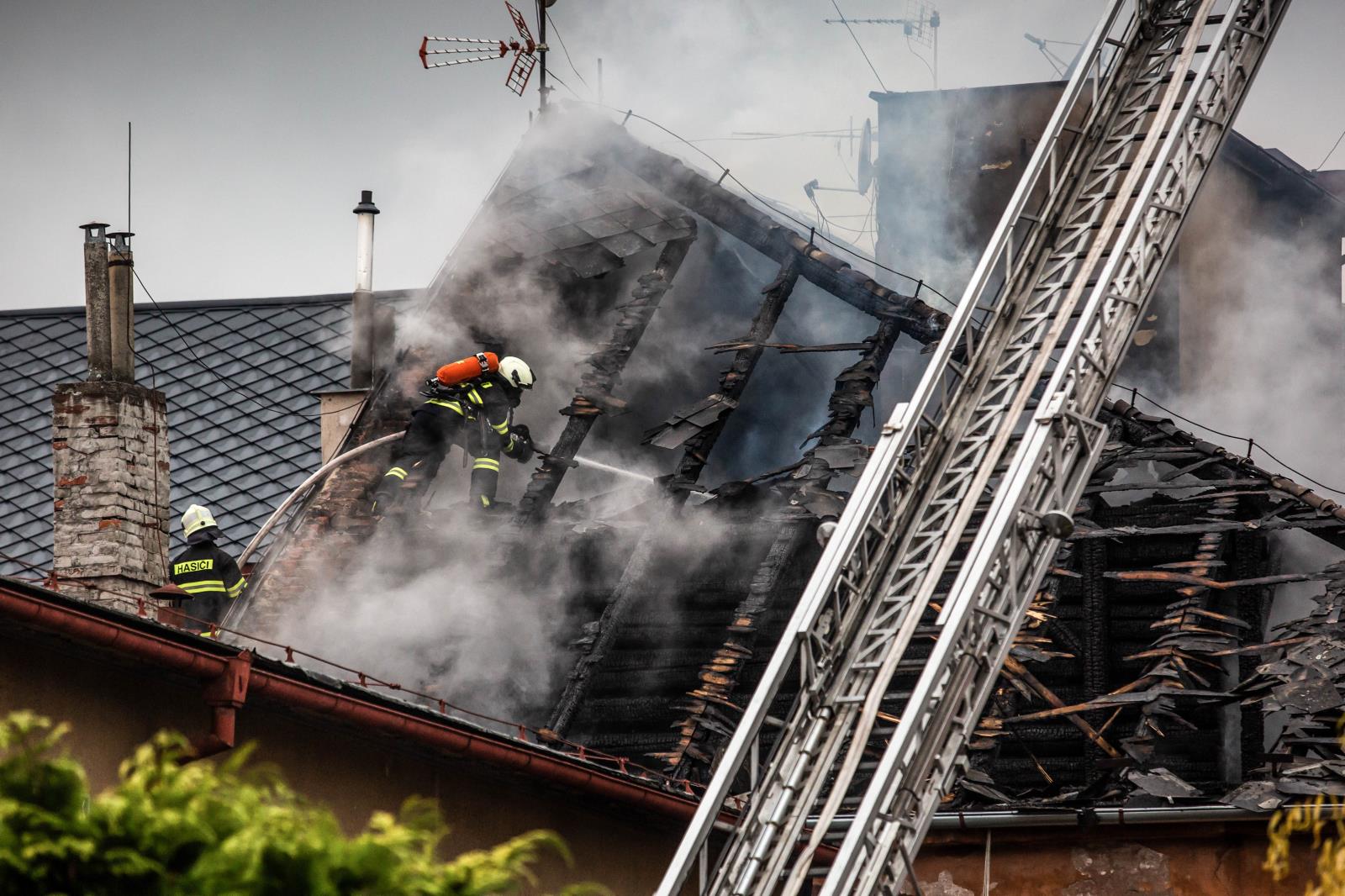 11262019 P střechy domu, Dvůr Králové nad Labem (2).jpg