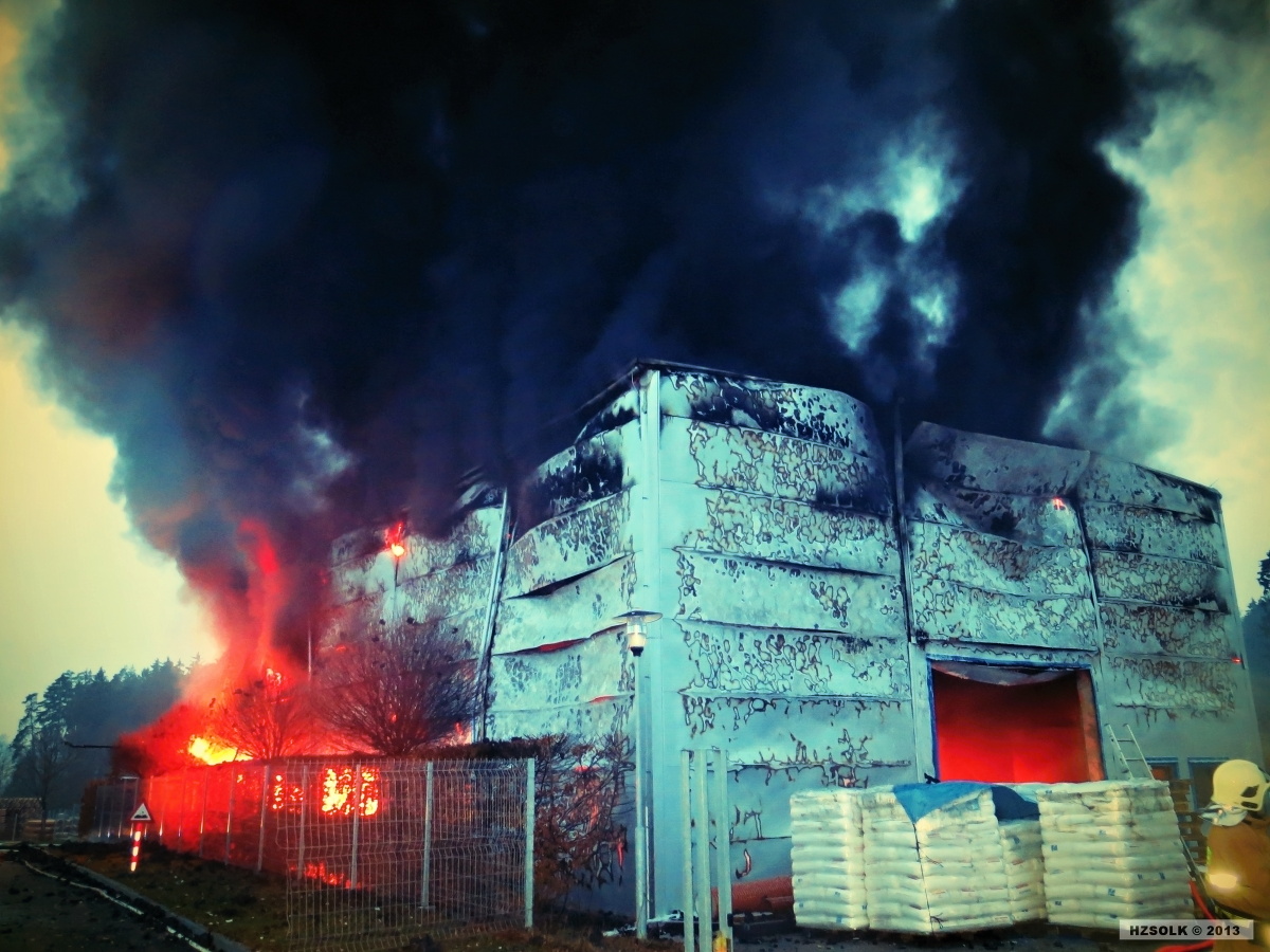 12 27-12-2013 Požár průmyslového objektu - Alojzov (2).JPG