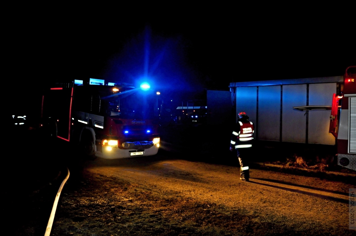 12 28-2-2013 Požár zemědělskéhobjektu Velký Týnec (12).JPG