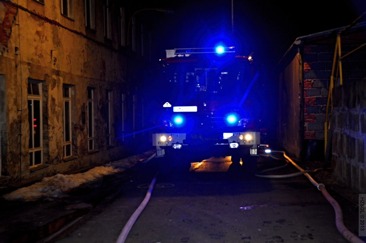 12 4-3-2013 Požár střechy průmyslového objektu Šumperk - Žerotínská ul (12).JPG