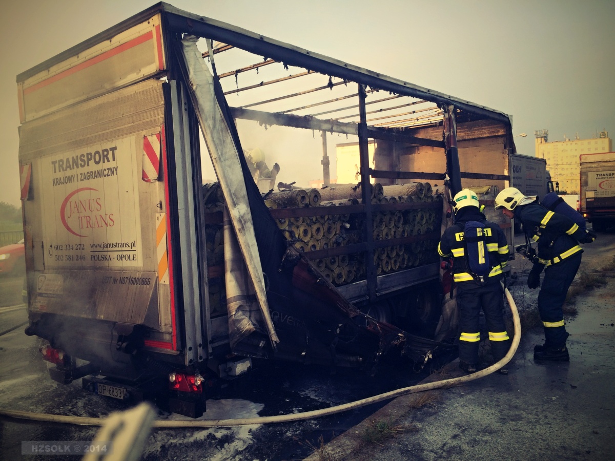 12 9-10-2014 Požár přívěsu nákladního vozidla Olomouc Velkomoravská (2).JPG