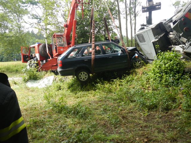 12 Dopravní nehoda OA a NA, Něžovice - 11. 7. 2014 (9).jpg